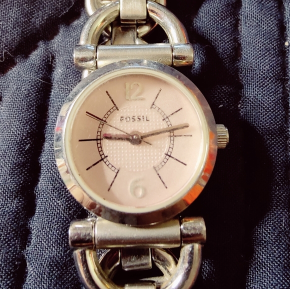 🎊FOSSIL Ladies Watch - Picture 3 of 7